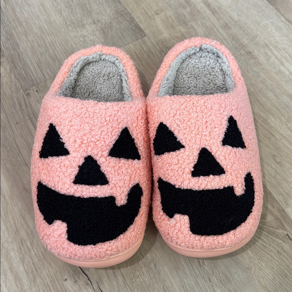NEW Women’s Halloween Pumpkin Slippers - Picture 2 of 3